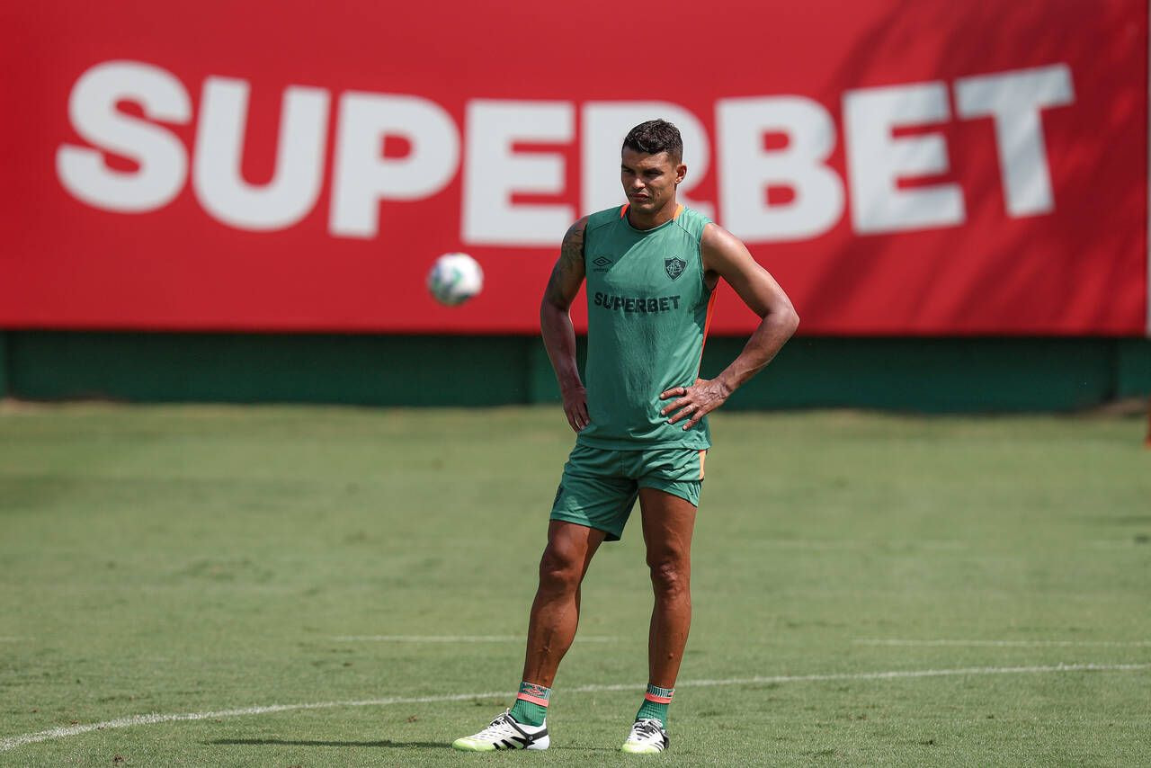 Imagem da noticia Fluminense pode ter retornos e estreia contra Bragantino