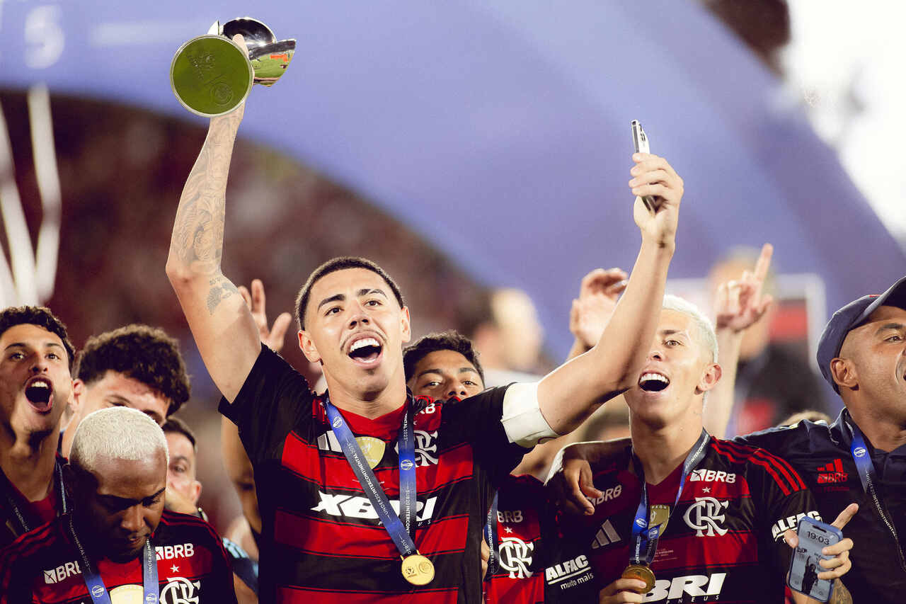 Imagem da noticia Entre os heróis do bi e no último ano de base, Iago é observado por clubes da Premier League