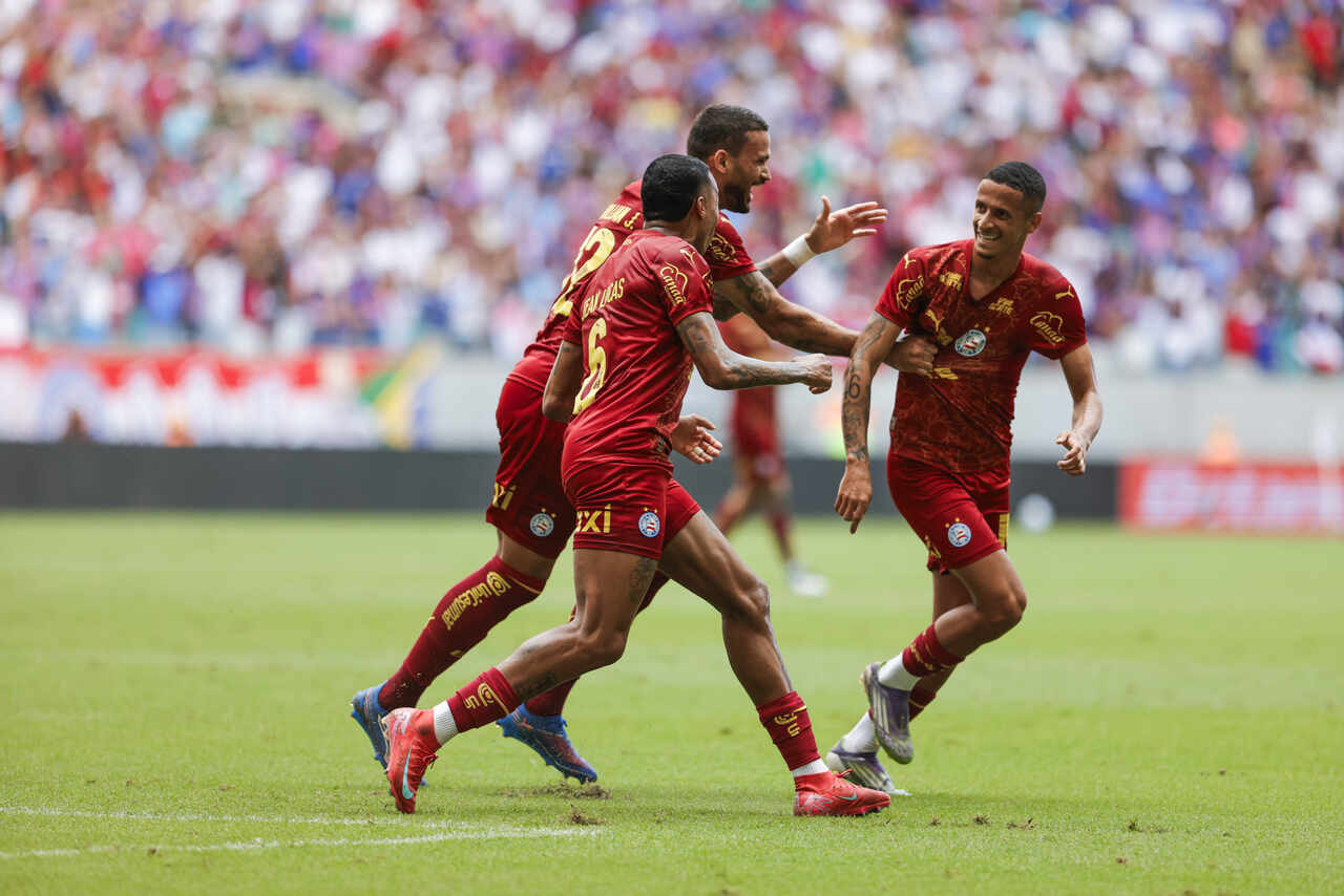 Imagem da noticia Sob os olhares de Ancelotti, Bahia vence o Santos e entra no G4