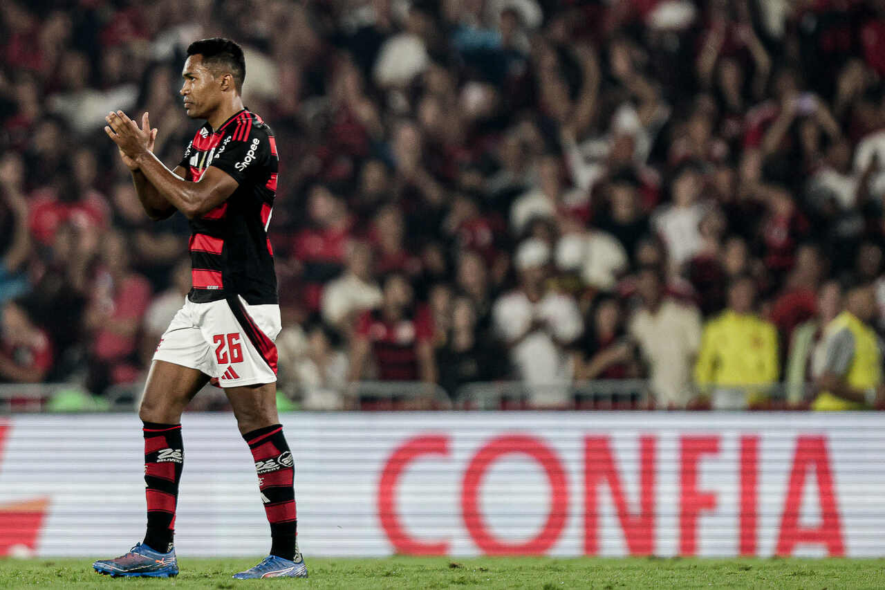 Imagem da noticia Alex Sandro sofre lesão na panturrilha e desfalca Flamengo