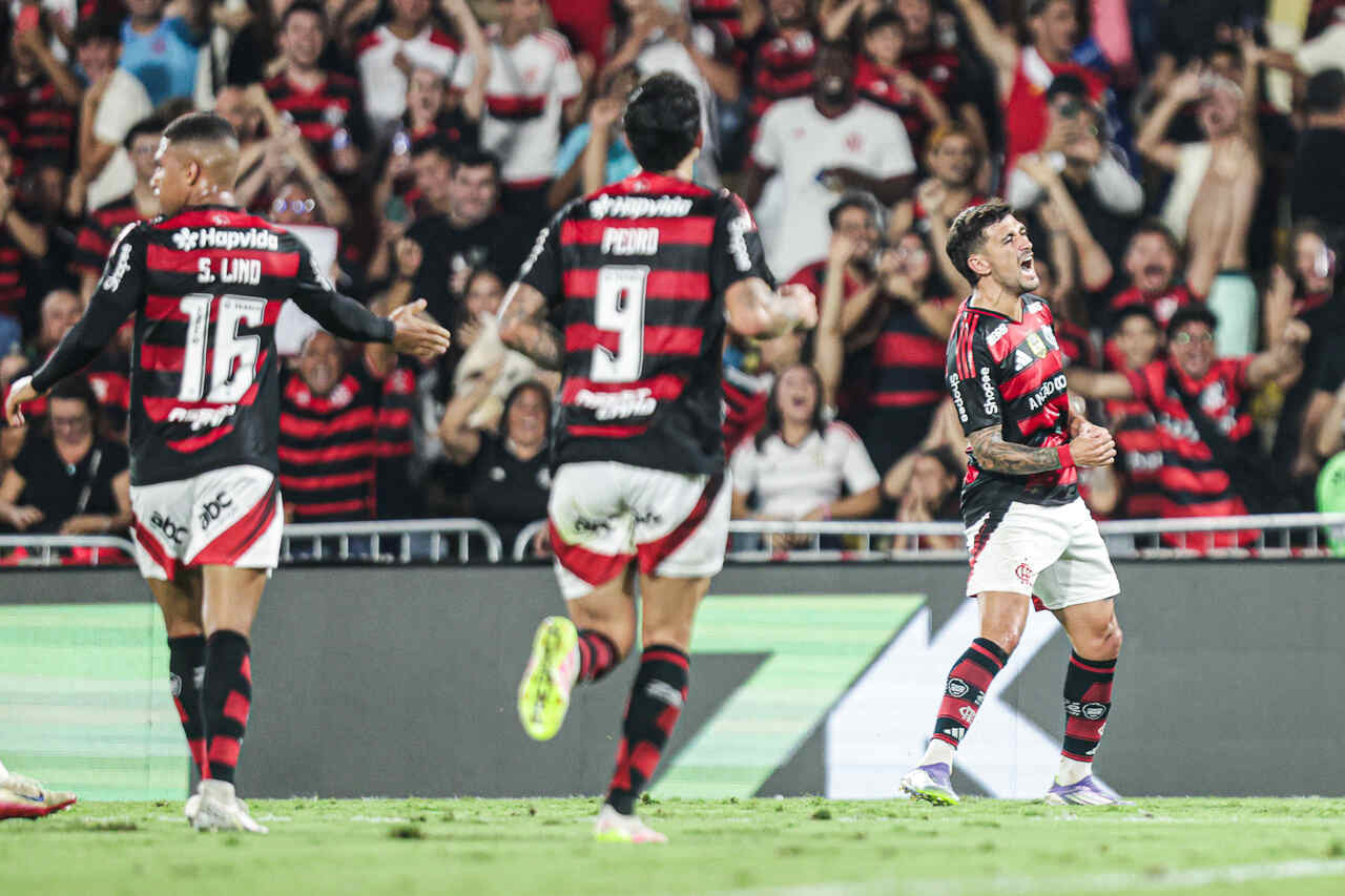 Imagem da noticia Flamengo destrói Vitória na maior goleada da era dos pontos corridos