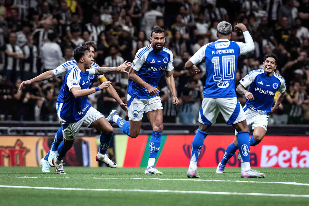 Imagem da noticia Cruzeiro vence Atlético na Arena MRV e abre vantagem na Copa do Brasil