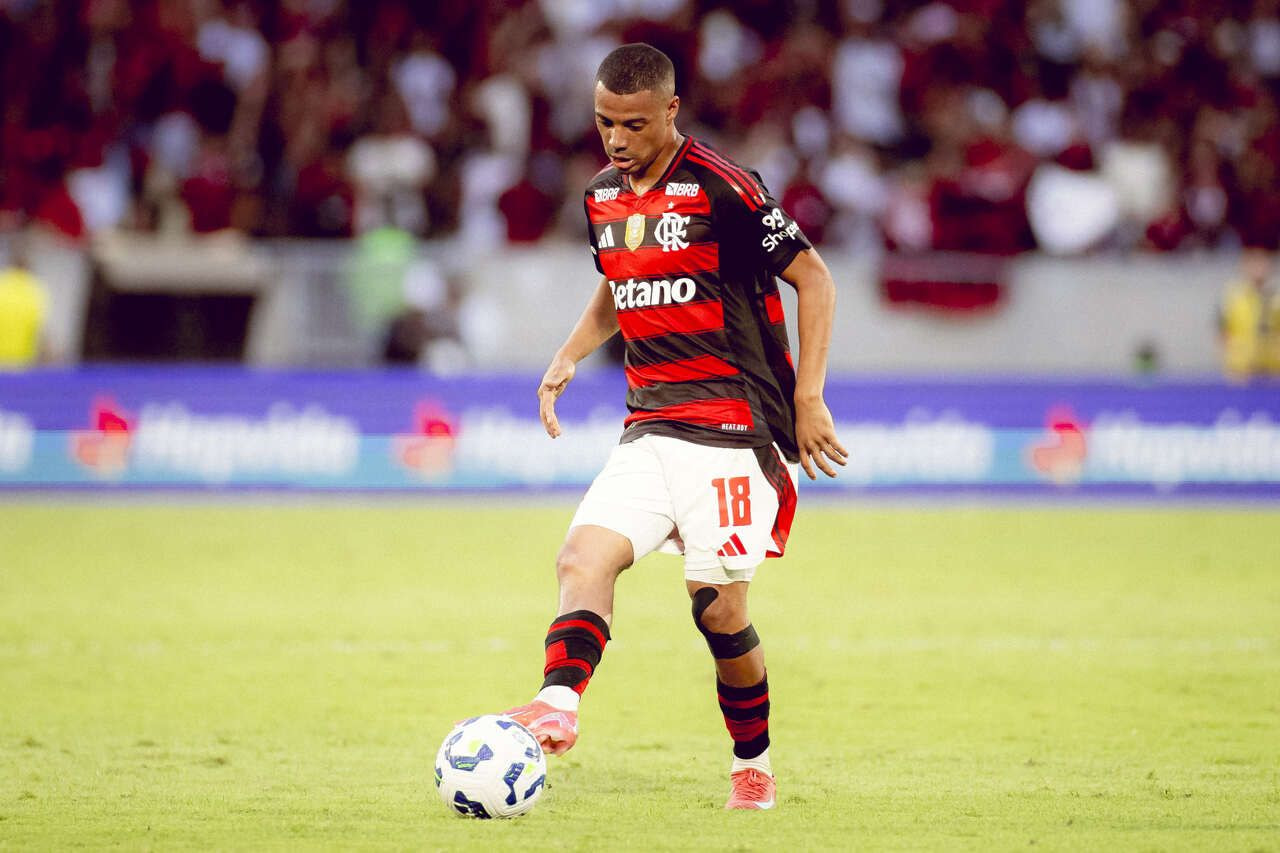 Imagem da noticia Desfalque novamente, De la Cruz só atuou 29,8% da temporada pelo Flamengo