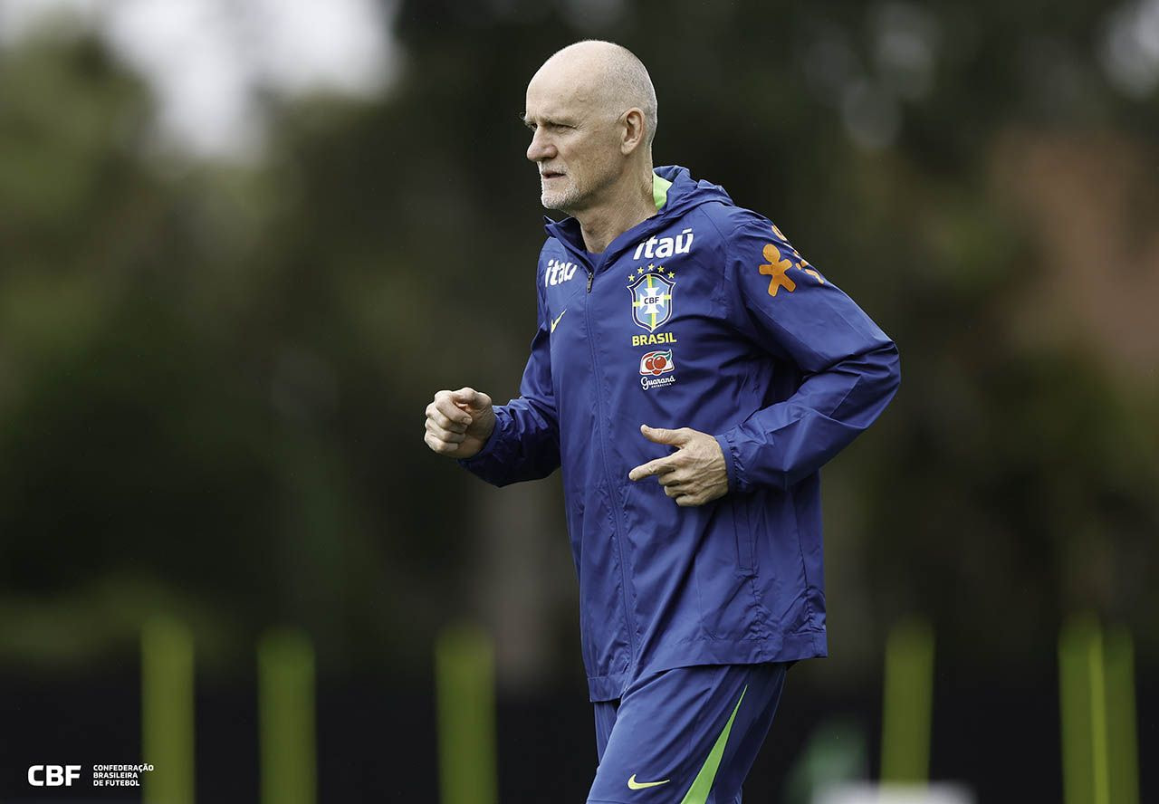 Imagem da noticia Taffarel elogia Hugo Souza e pede personalidade a Bento na Seleção