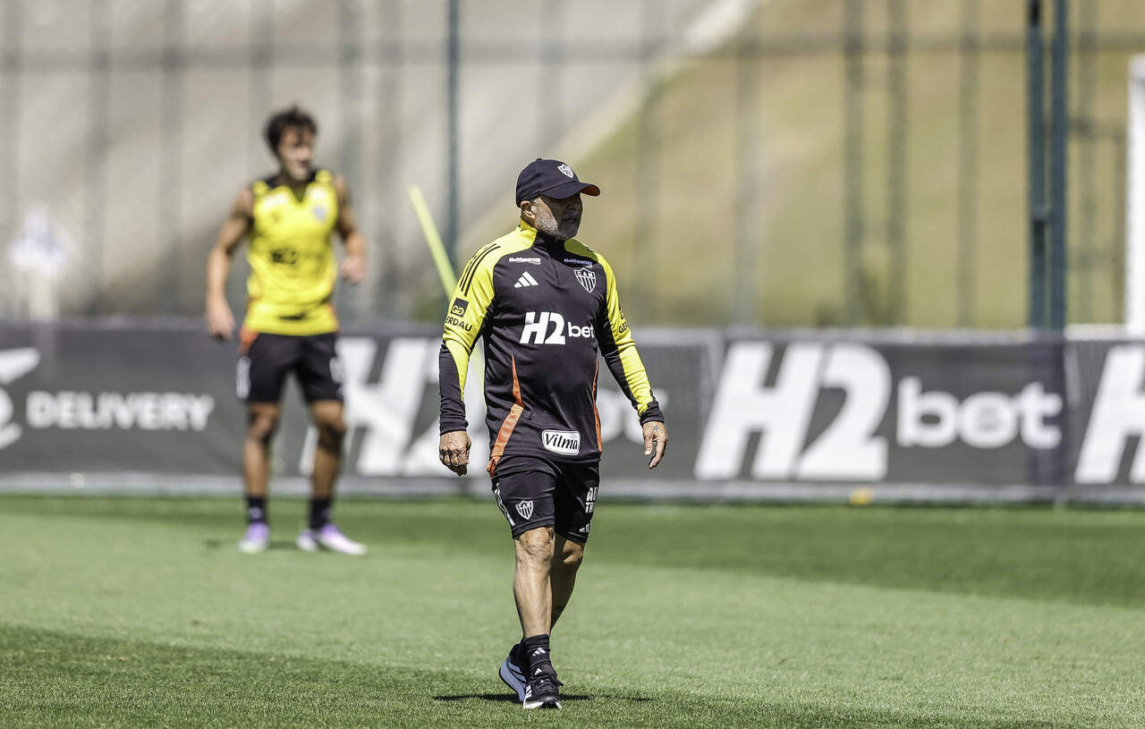 Imagem da noticia Sampaoli terá Atlético Mineiro completo para decisão contra Cruzeiro