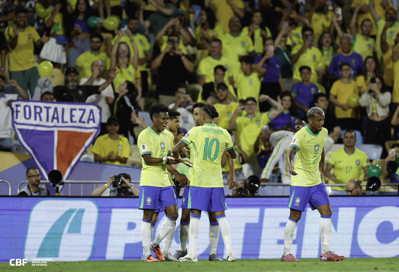 Imagem da noticia Estêvão celebra primeiro gol com a camisa da Seleção Brasileira