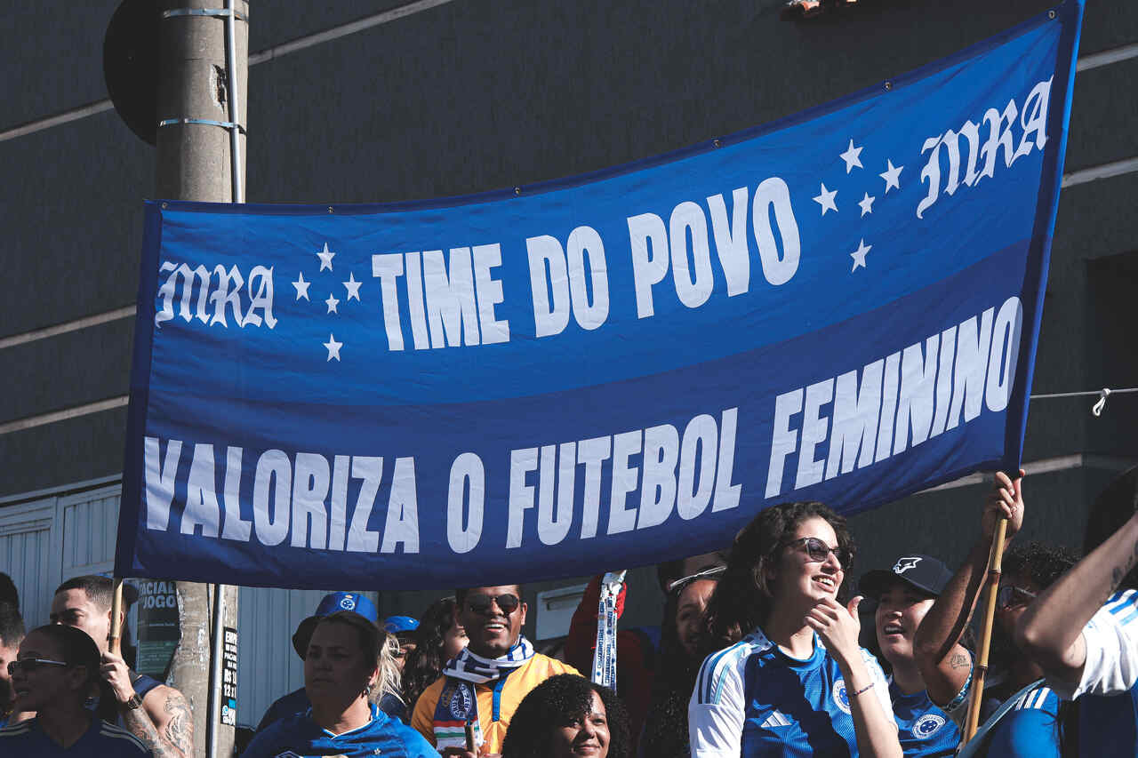 Imagem da noticia Cruzeiro bate recorde de público do futebol feminino em Minas Gerais