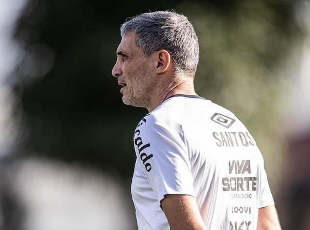 Vojvoda tenta repetir histórico de clássicos na Vila diante do Palmeiras Vojvoda tenta repetir histórico de clássicos na Vila diante do Palmeiras