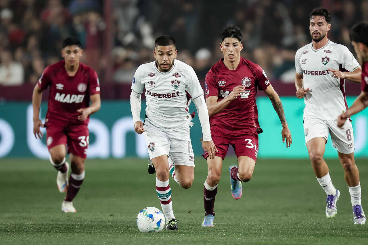 Imagem da noticia Nonato fala sobre briga por posição com Lucho e Ganso: "Só ajuda o Fluminense"