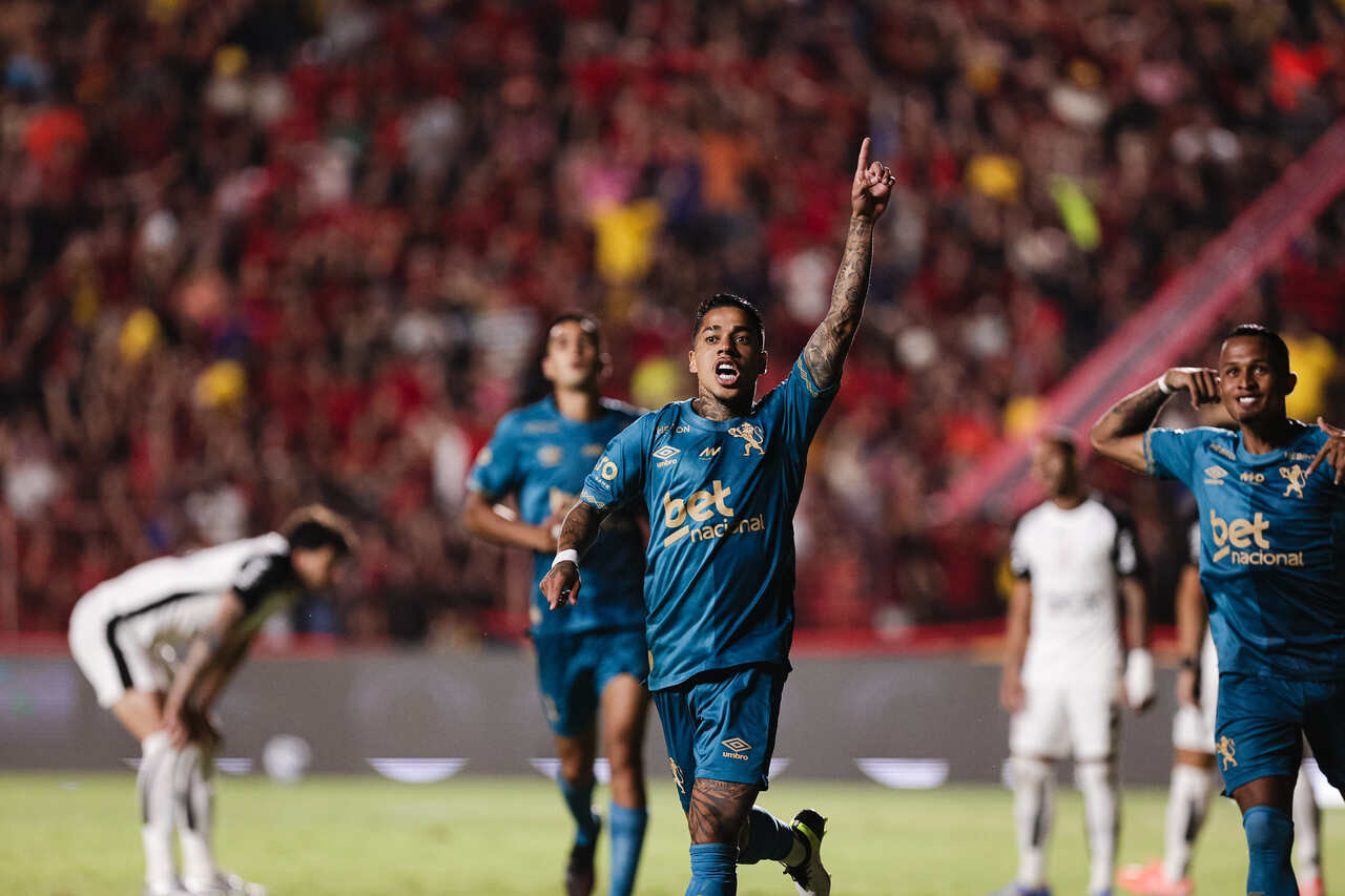 Imagem da noticia Sport bate Corinthians e vence pela primeira vez como mandante