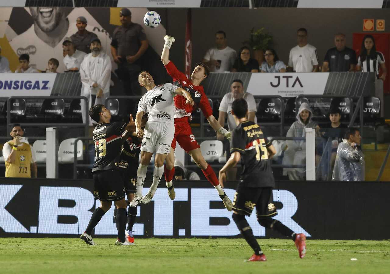 Imagem da noticia São Paulo tenta quebrar tabu recente contra o Santos na Vila Belmiro