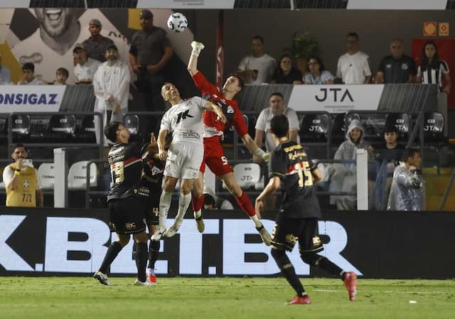 São Paulo tenta quebrar tabu recente contra o Santos na Vila Belmiro São Paulo tenta quebrar tabu recente contra o Santos na Vila Belmiro