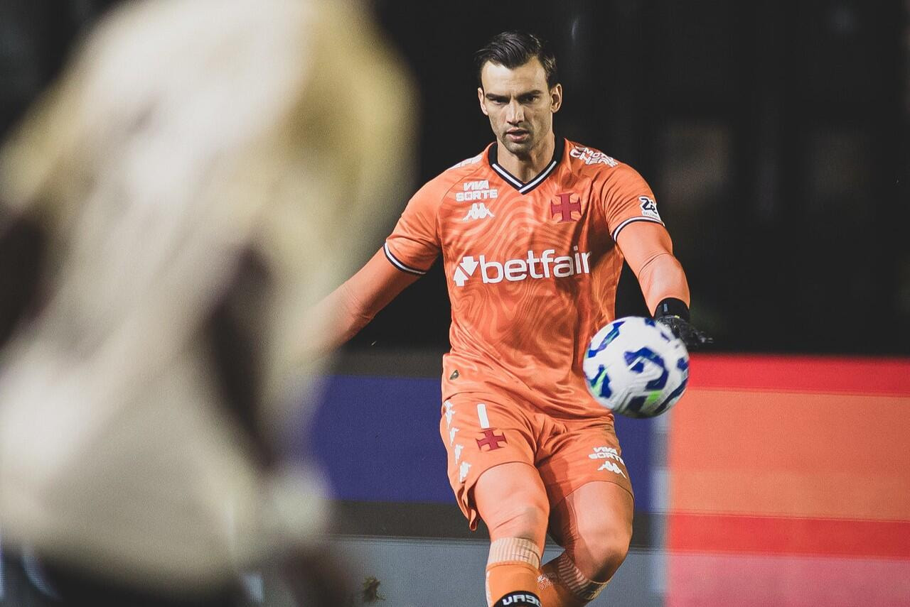 Imagem da noticia Léo Jardim culpa falta de entrosamento em tropeço do Vasco