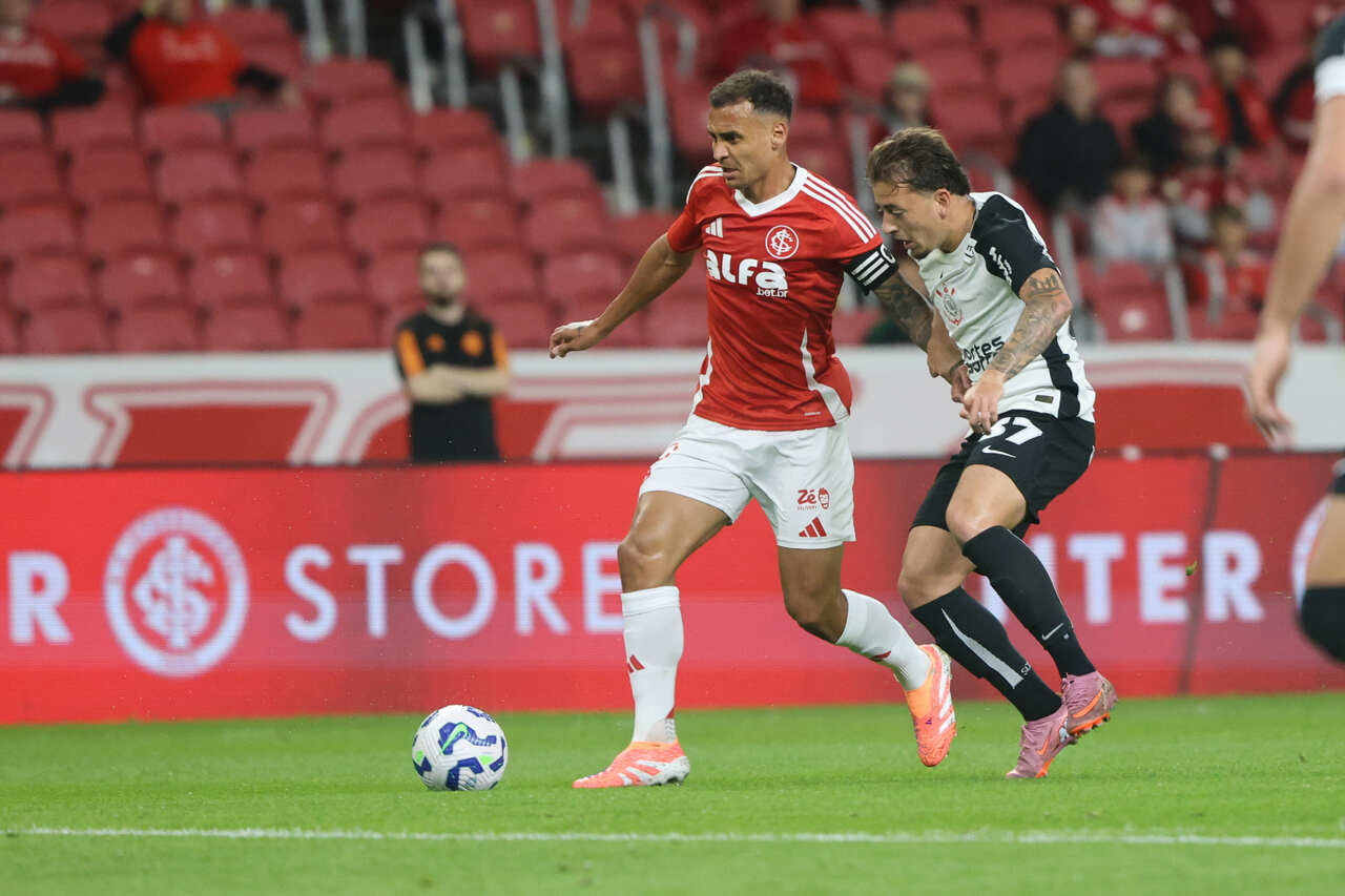 Imagem da noticia Inter marca no fim e empata com o Corinthians no Brasileirão