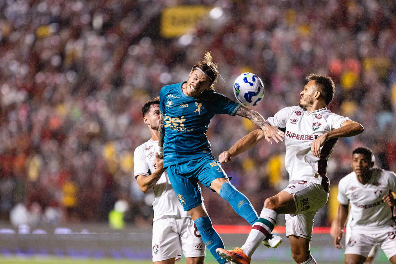 Imagem da noticia CBF divulga conversas entre Raphael Claus e o VAR em Sport x Fluminense