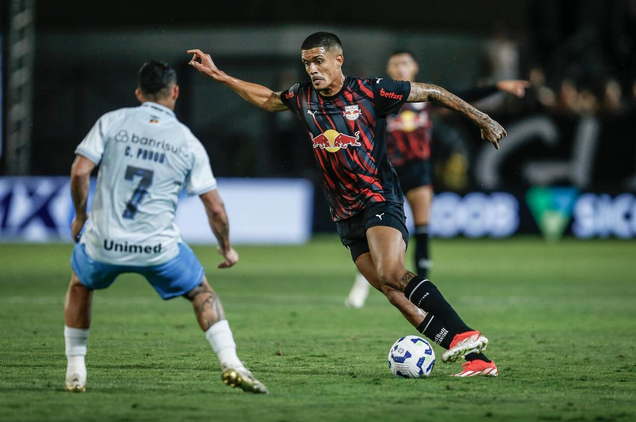 Imagem da noticia Grêmio perde para o Bragantino com gol no último ato em partida com muita polêmica de arbitragem