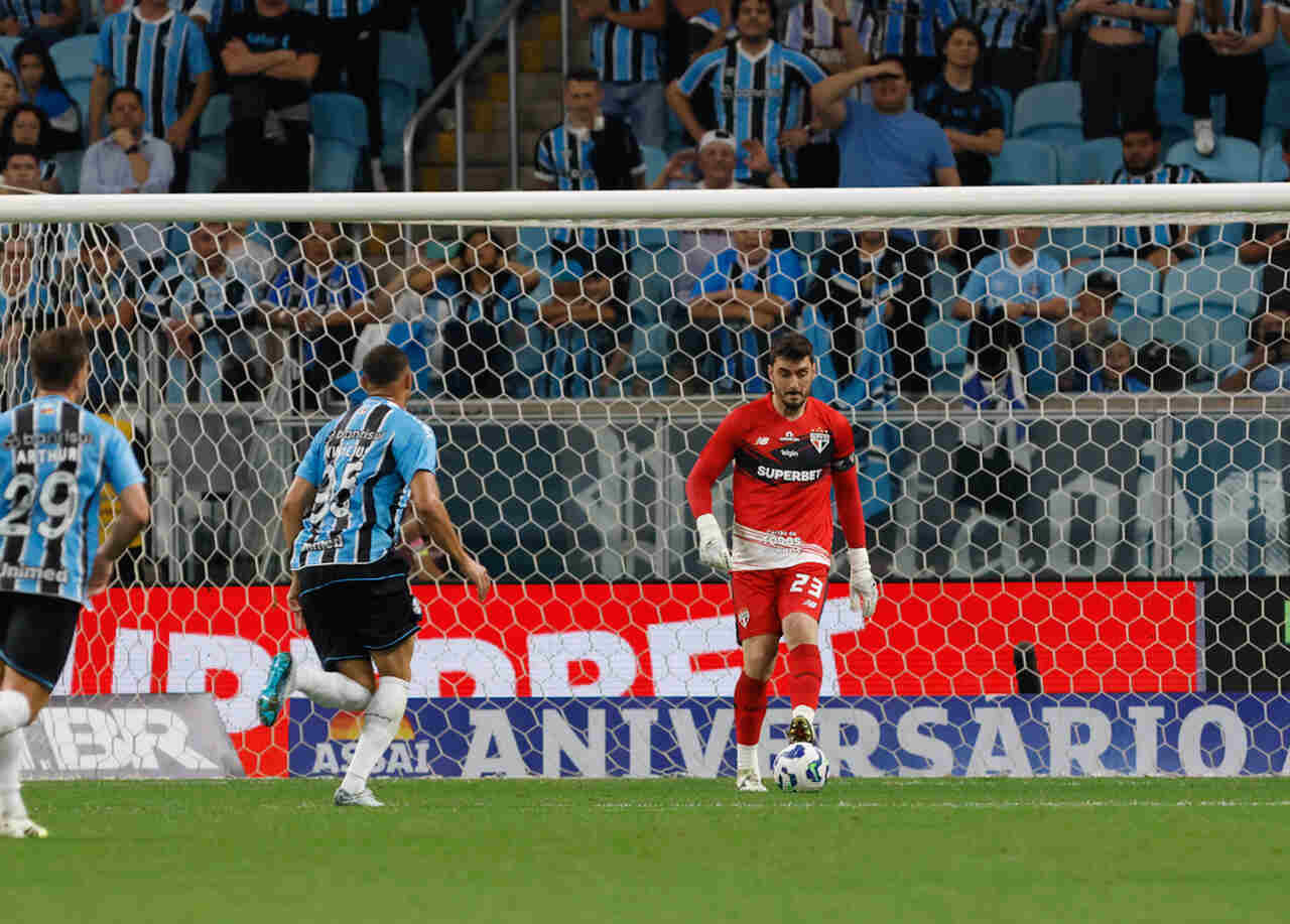 Imagem da noticia Rafael vive grande fase e se consolida como pilar do São Paulo em meio à crise