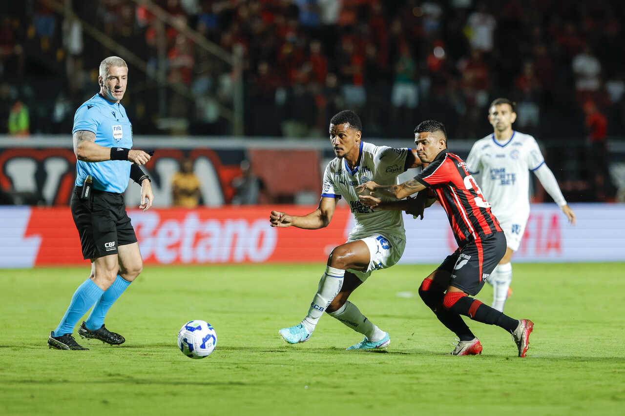 Imagem da noticia Vitória vence o Bahia e diminui distância para sair do Z4