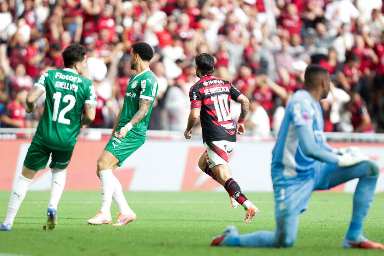 Imagem da noticia Flamengo vence partida contra o Palmeiras e coloca fogo no Brasileiro
