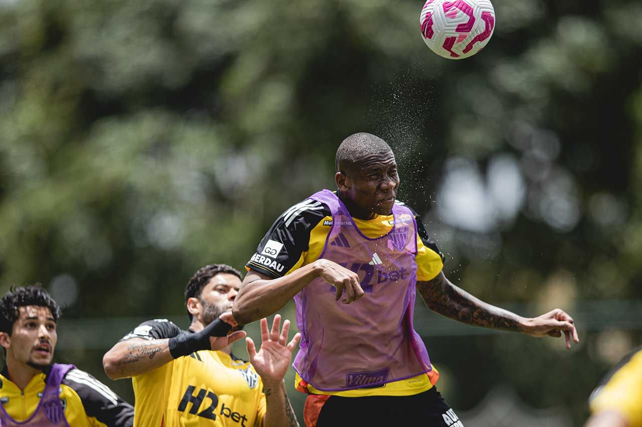 Imagem da noticia Volante volta a treinar no Atlético após mais de quatro meses e vira opção para Sampaoli