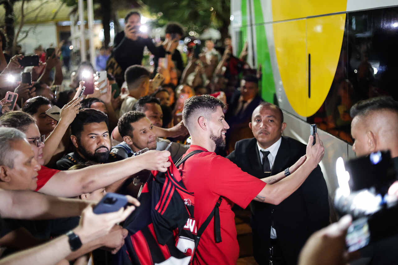 Imagem da noticia Torcida do Flamengo organiza "AeroFla" para embarque a Lima