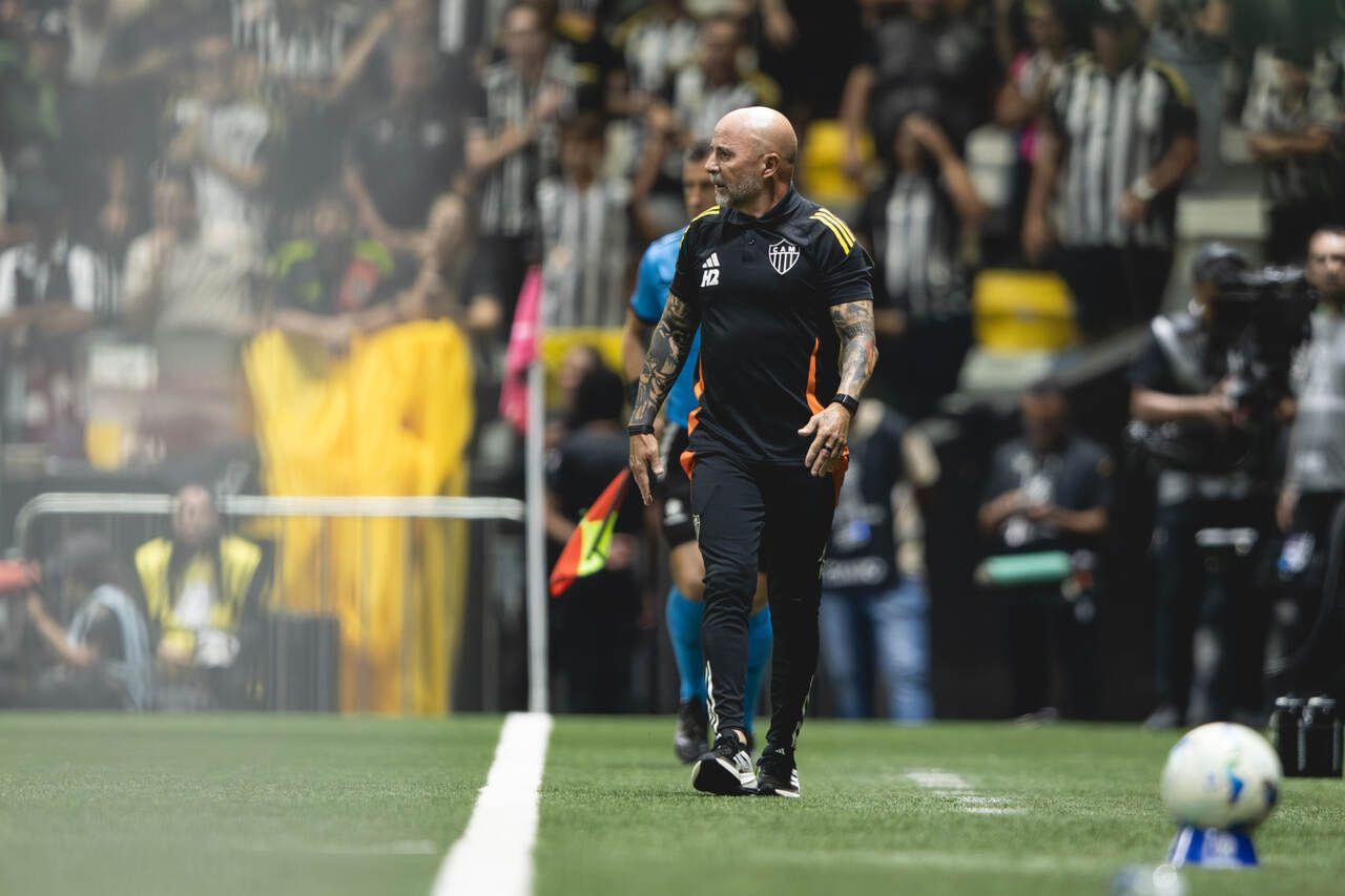 Imagem da noticia Sampaoli enaltece classificação do Atlético na Sul-Americana: "Nos emociona"