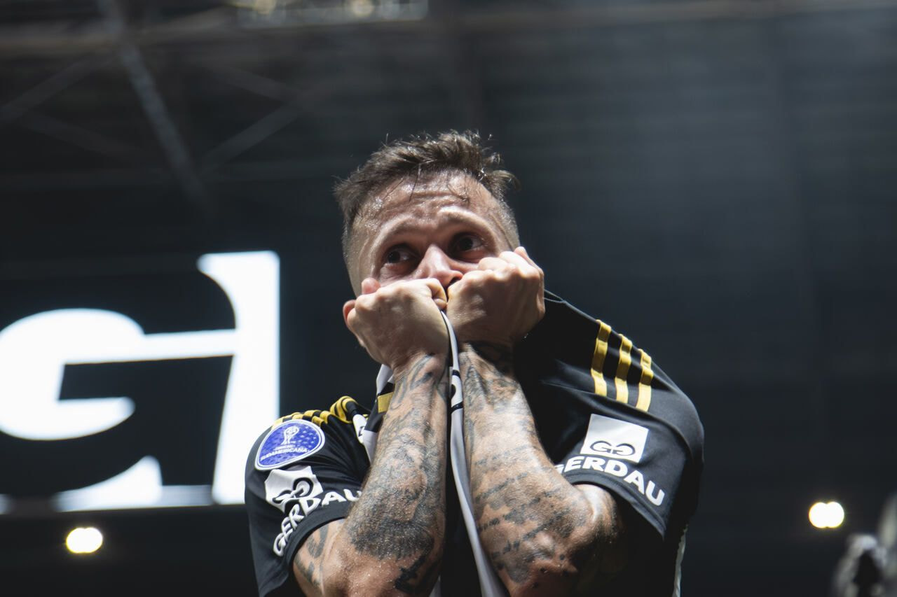 Imagem da noticia Bernard recorda "clima de 2013" com vitória do Atlético-MG na Sul-Americana