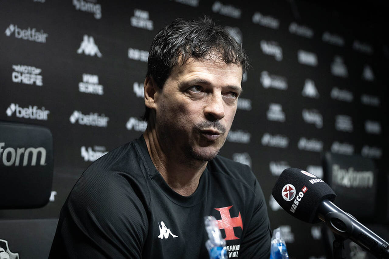 Imagem da noticia Diniz busca definir companheiro de Robert Renan no Vasco para duelo com o Grêmio