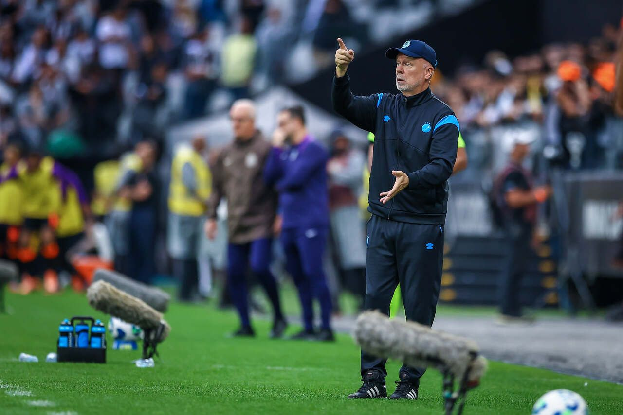 Imagem da noticia Mano Menezes analisa derrota do Grêmio: "Fizemos um jogo igual"
