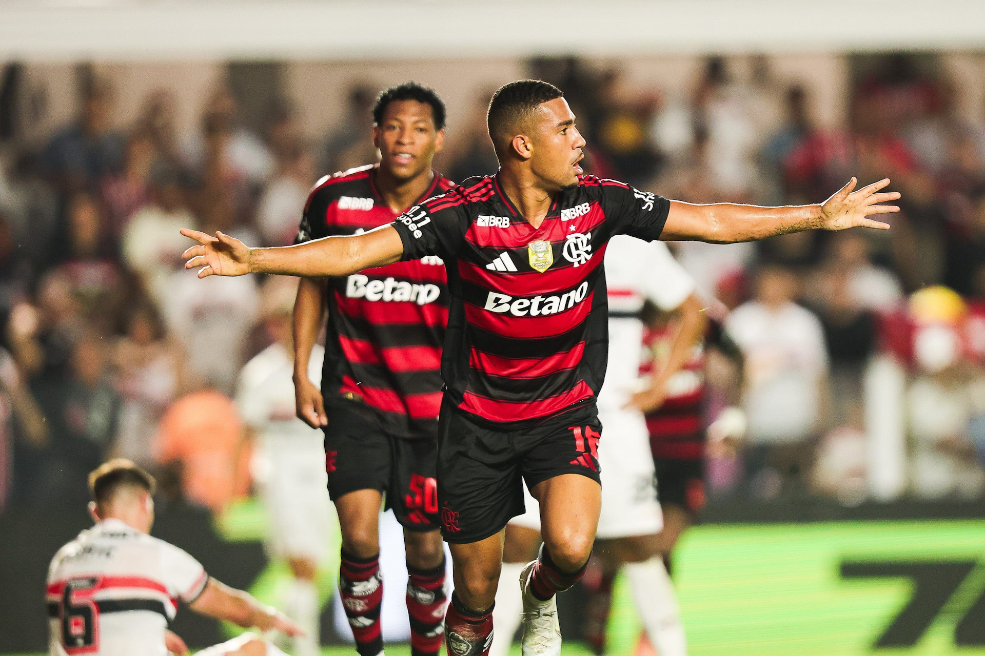 Imagem da noticia Samuel Lino rechaça confiança em baixa no Flamengo