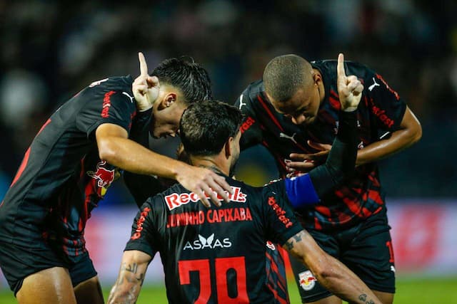 Corinthians tem dois expulsos, toma gol no fim e perde para o Bragantino Corinthians tem dois expulsos, toma gol no fim e perde para o Bragantino