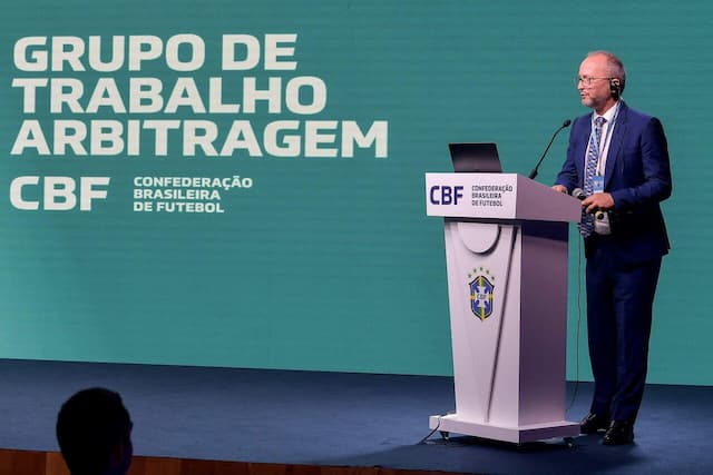CBF confirma impedimento semiautomático desde o começo do Brasileirão 2026 CBF confirma impedimento semiautomático desde o começo do Brasileirão 2026