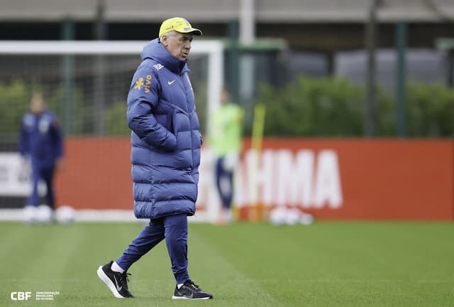 Ancelotti defende Xabi Alonso e rebate críticas: "Mentira que era um gestor" Ancelotti defende Xabi Alonso e rebate críticas: "Mentira que era um gestor"