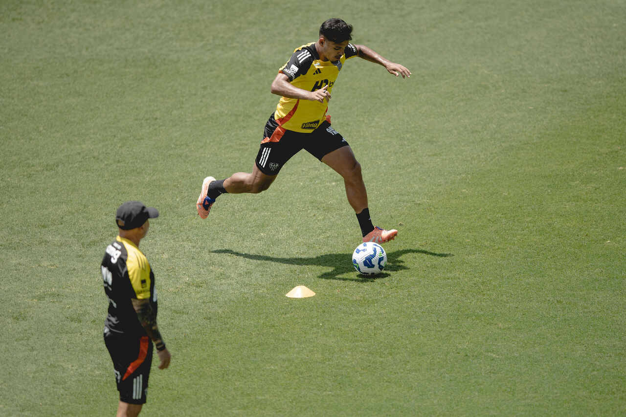 Imagem da noticia Sampaoli deve escalar Atlético todo titular em jogo anterior à final da Sula