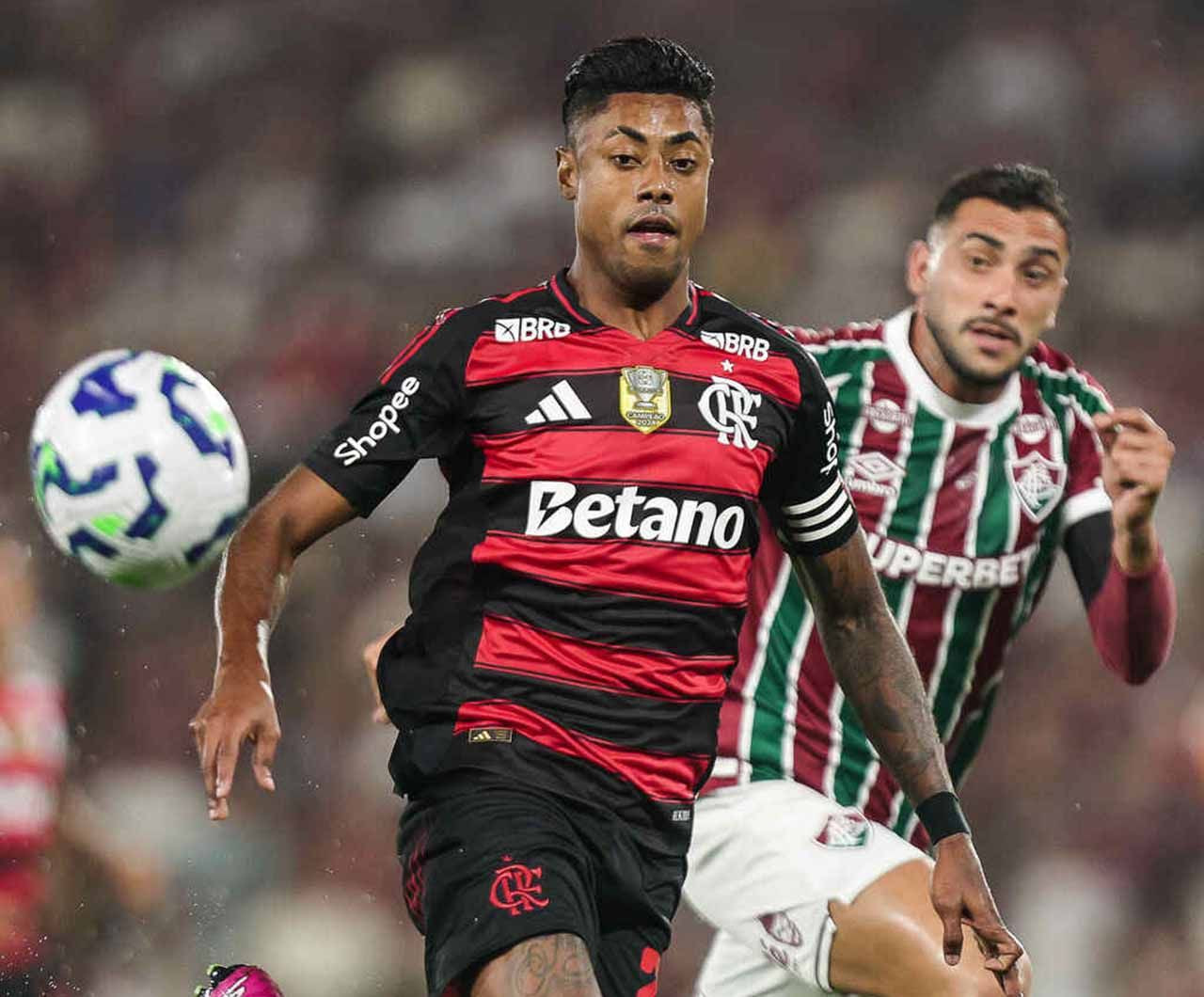 Imagem da noticia Flamengo critica desempenho do VAR no clássico com o Fluminense: "Erro absurdo e grave"