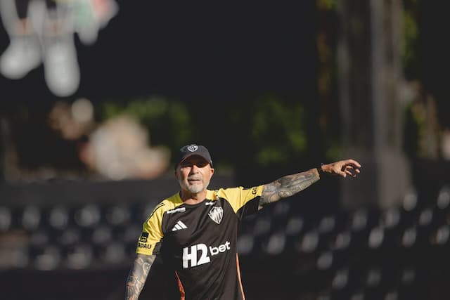 Sampaoli tem desfalque no ataque e dúvida na defesa contra o Fortaleza Sampaoli tem desfalque no ataque e dúvida na defesa contra o Fortaleza