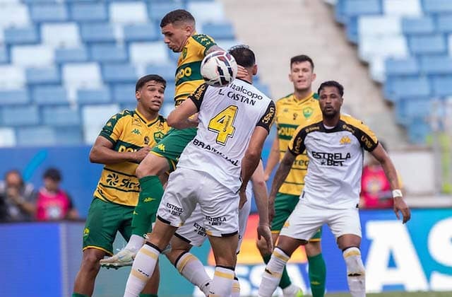 Criciúma perde para o Cuiabá e vê acesso escapar Criciúma perde para o Cuiabá e vê acesso escapar