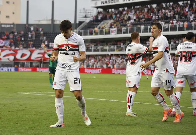 São Paulo muda de ideia e mantém duelo com o Internacional na Vila Belmiro São Paulo muda de ideia e mantém duelo com o Internacional na Vila Belmiro