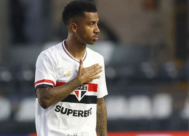 Marcos Antônio vira ponto de equilíbrio em temporada irregular do São Paulo Marcos Antônio vira ponto de equilíbrio em temporada irregular do São Paulo