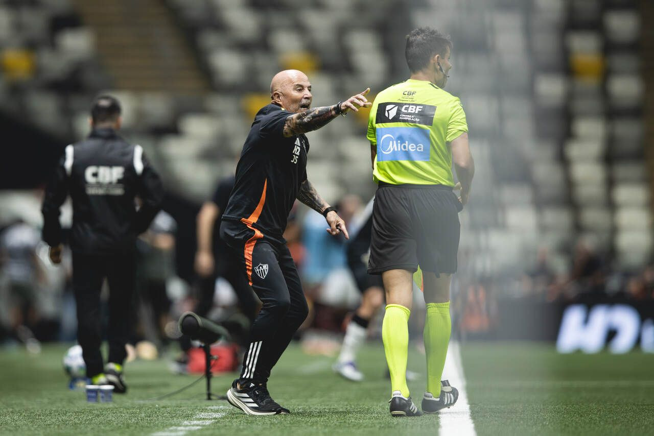 Imagem da noticia Sampaoli vê Atlético "valente" e demonstra confiança por vaga na Libertadores