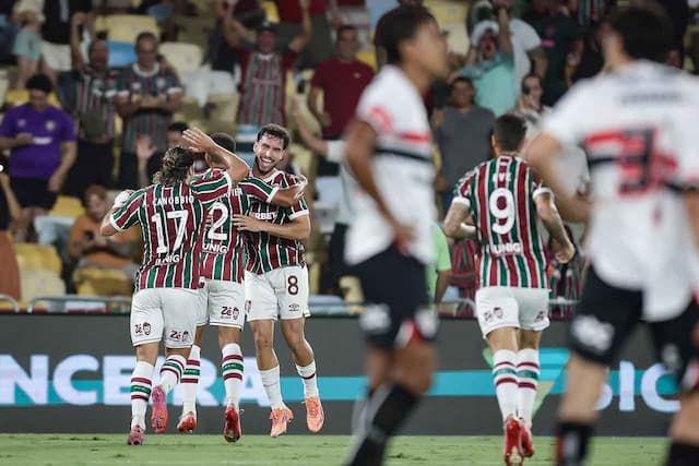 Fluminense humilha o São Paulo por 6 a 0 e garante vaga na Libertadores Fluminense humilha o São Paulo por 6 a 0 e garante vaga na Libertadores