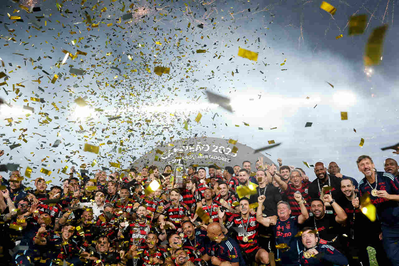 Imagem da noticia Flamengo desembarca no Rio de Janeiro após conquistar tetra da Libertadores
