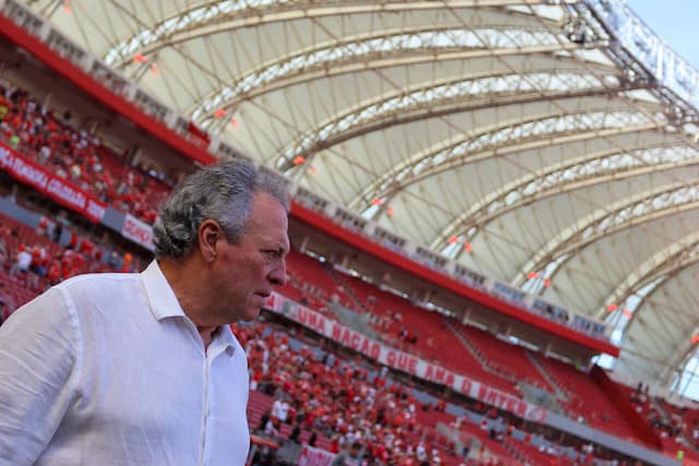 Abel Braga é punido por declaração homofóbica Abel Braga é punido por declaração homofóbica