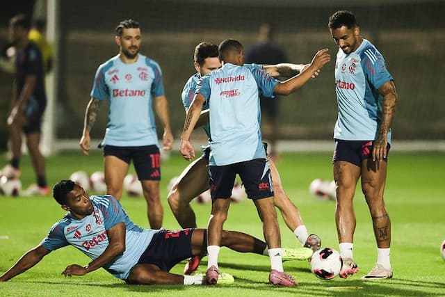 Veja como foi o primeiro treino do Flamengo no Catar Veja como foi o primeiro treino do Flamengo no Catar