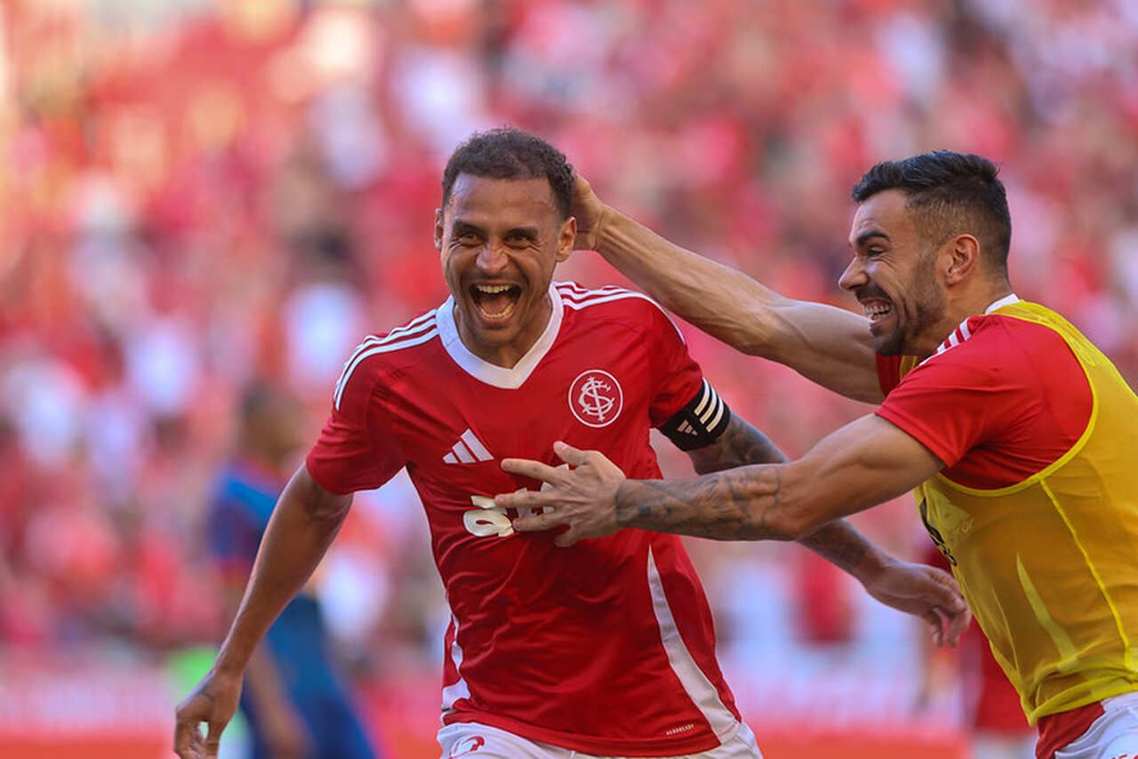 Imagem da noticia Inter vence, resultados paralelos ajudam e escapa do rebaixamento