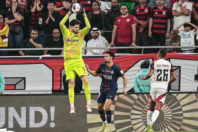 Rossi explica falha contra o PSG e elogia temporada do Flamengo Rossi explica falha contra o PSG e elogia temporada do Flamengo