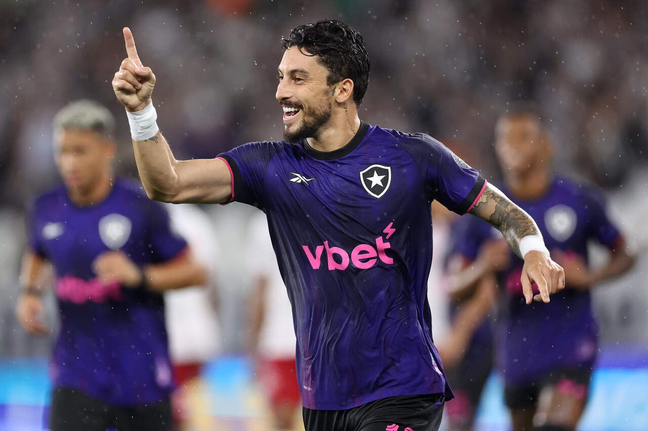 Imagem da noticia Alex Telles exalta trabalho de Anselmi após goleada do Botafogo