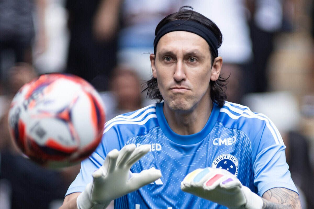 Imagem da noticia Cássio aponta erros do Cruzeiro após sofrer virada para o Atlético-MG