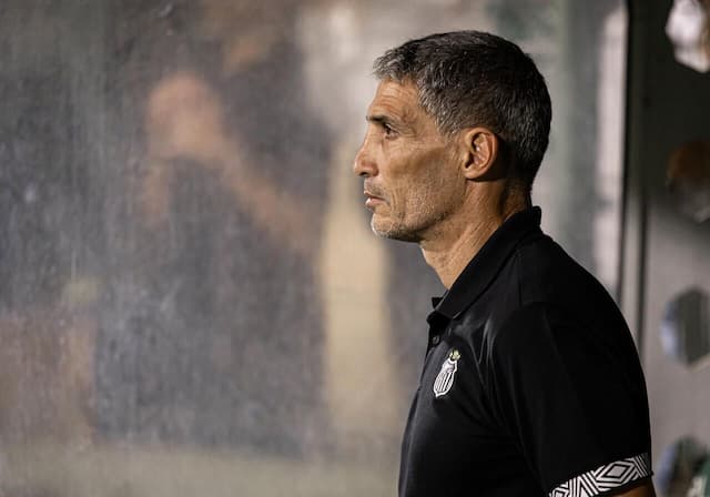 Vojvoda reconhece fase ruim, mas se vê capaz para classificar Santos Vojvoda reconhece fase ruim, mas se vê capaz para classificar Santos