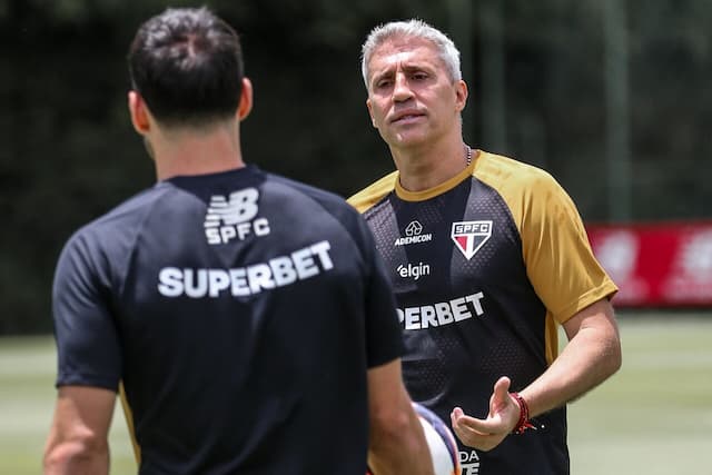 São Paulo se reapresenta e avalia mudanças para novo clássico contra o Santos São Paulo se reapresenta e avalia mudanças para novo clássico contra o Santos